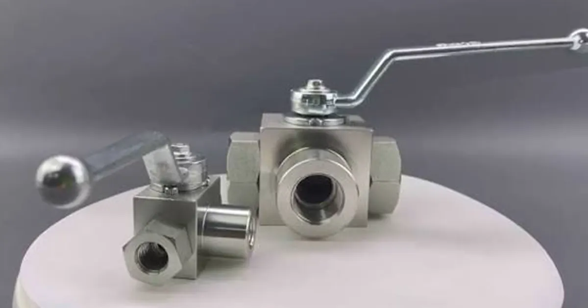 how does a ball valve work